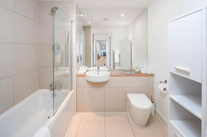 2 Bedroom Flat For Sale In Silwood Street, Rotherhithe, London, SE16