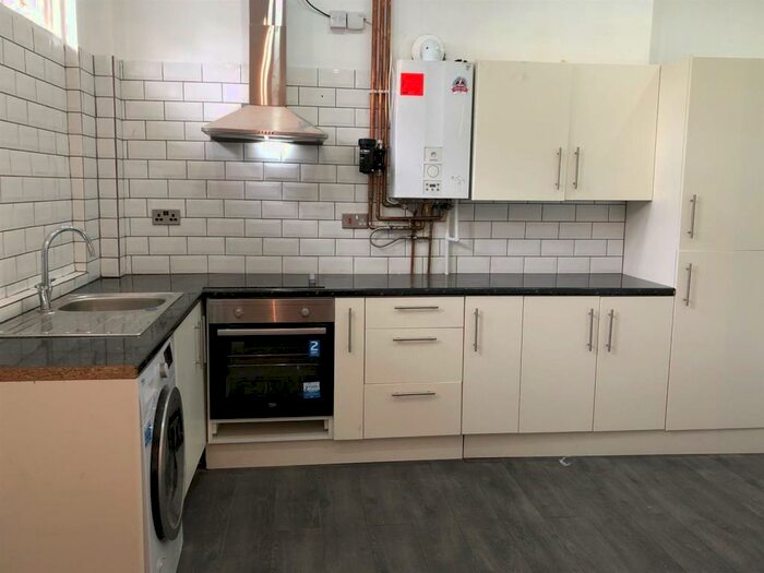 6 Bedroom Semi-Detached House To Rent In Bristol Road, Selly Oak, Birmingham, B29