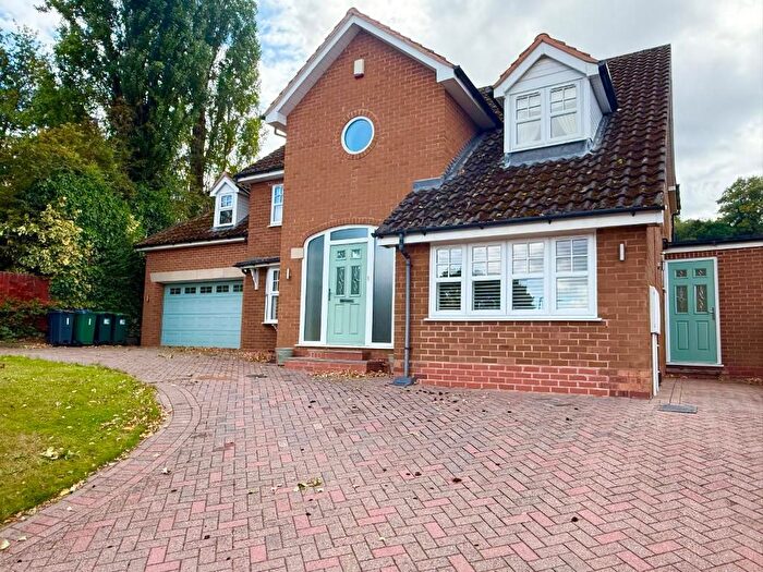 4 Bedroom Detached House To Rent In Cottesmore Close, West Bromwich, West Midlands, B71