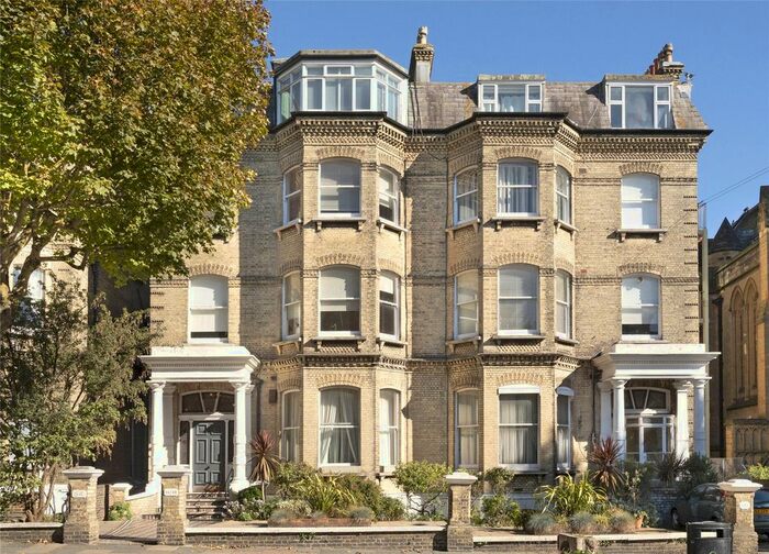 2 Bedroom Flat To Rent In The Drive, Hove, East Sussex, BN3