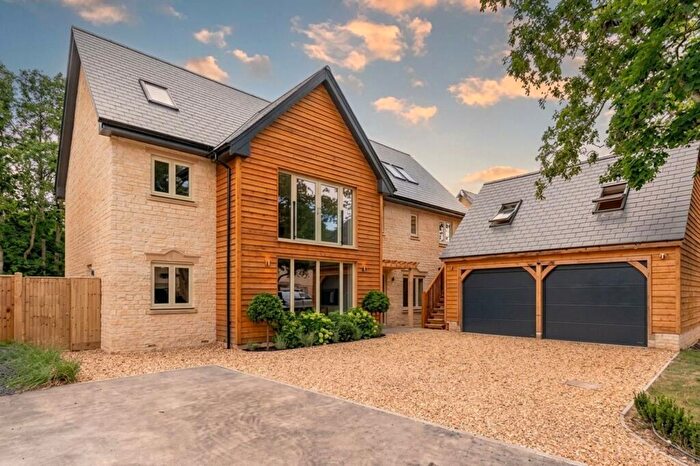 5 Bedroom Property For Sale In New Lincoln Meadow, Standlake, OX29