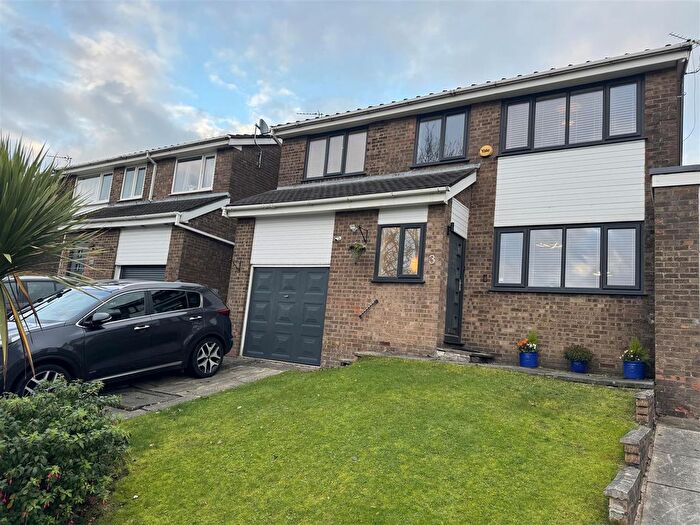 4 Bedroom Link Detached House For Sale In Rookery Close, Stalybridge, SK15