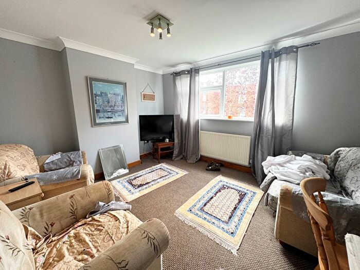 3 Bedroom Flat To Rent In Touchwood Hall Close, Solihull, B91