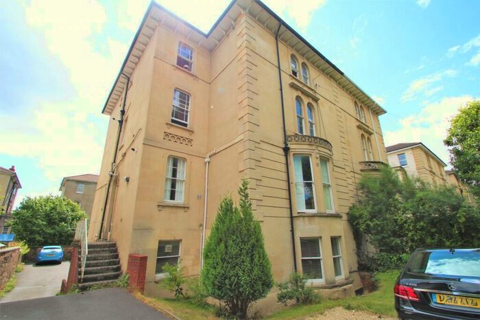 3 Bedroom Flat To Rent In Westfield Park, Clifton, BS6