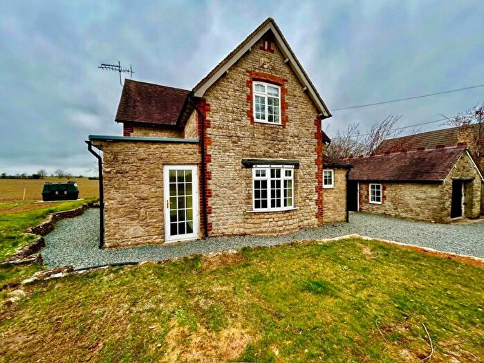 3 Bedroom Detached House To Rent In Thriftwood House, Tusmore, OX27