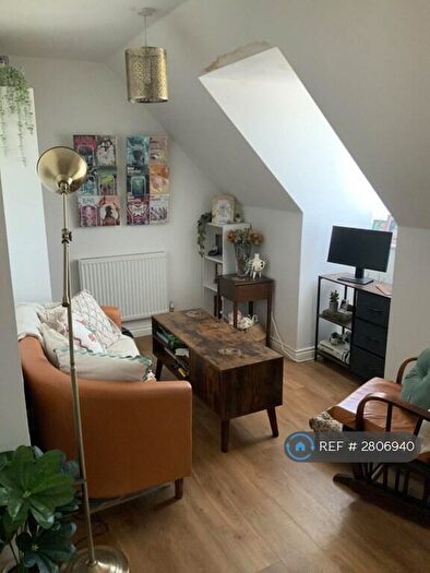 2 Bedroom Flat To Rent In Poets Way, Dorchester, DT1