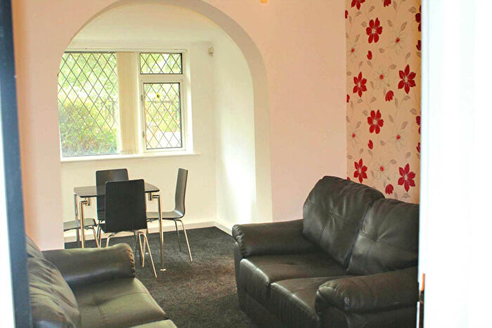 5 Bedroom House To Rent In The Polygon, Salford, M7
