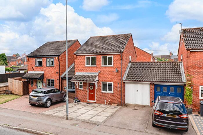 3 Bedroom Link Detached House For Sale In Bath Road, Kettering, NN16