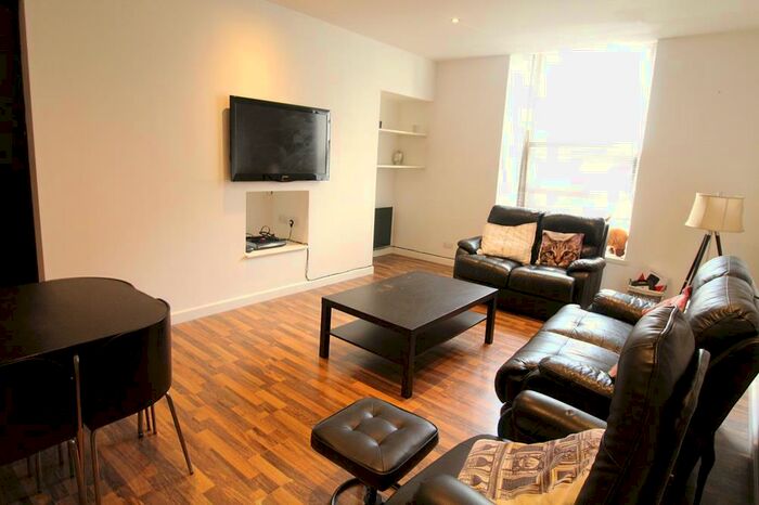 2 Bedroom Flat To Rent In Adelphi, First Floor, AB11