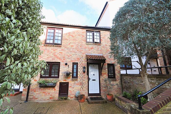 3 Bedroom Mews For Sale In The Farthings Private Development, Kingston Upon Thames, KT2