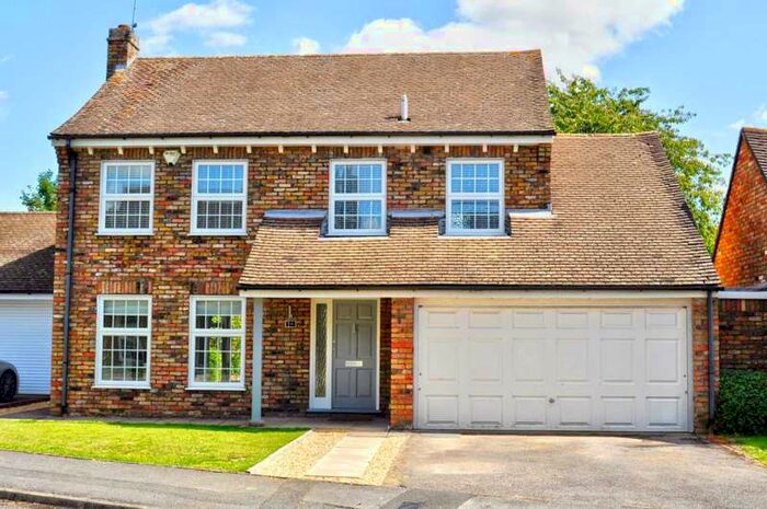 4 Bedroom Detached House To Rent In Lodge Close, Marlow, SL7