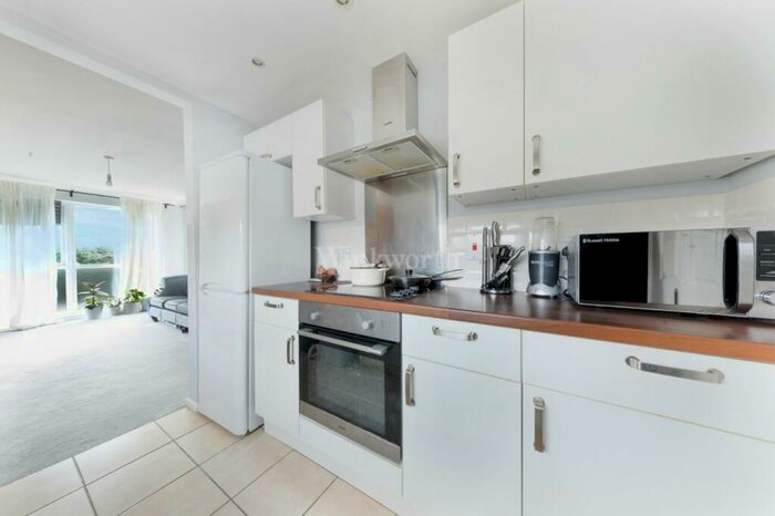 1 Bedroom Apartment To Rent In Overbury Avenue, Beckenham, Kent, BR3