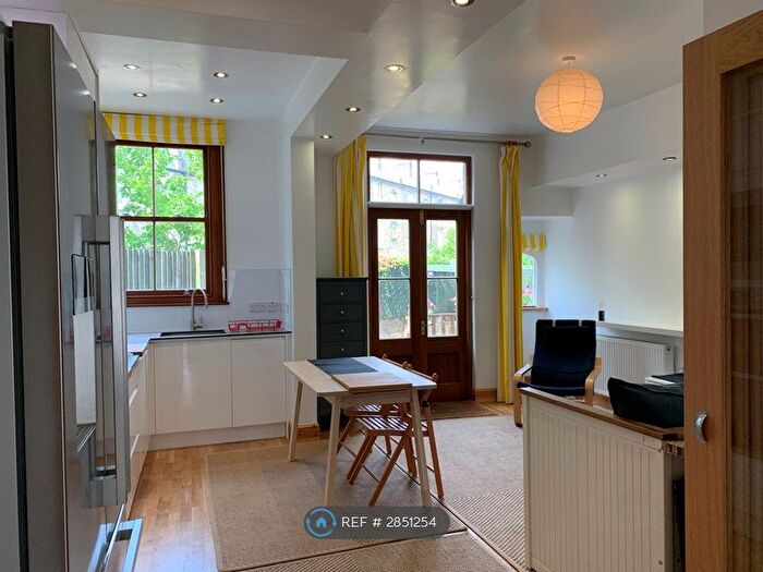 1 Bedroom Flat To Rent In Knatchbull Road, London, SE5