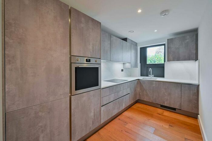 4 Bedroom Flat To Rent In Marquis Road, Camden, London, NW1