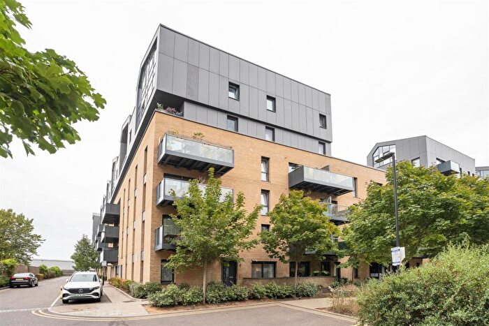 3 Bedroom Flat For Sale In Canal Walk, Walthamstow, E17