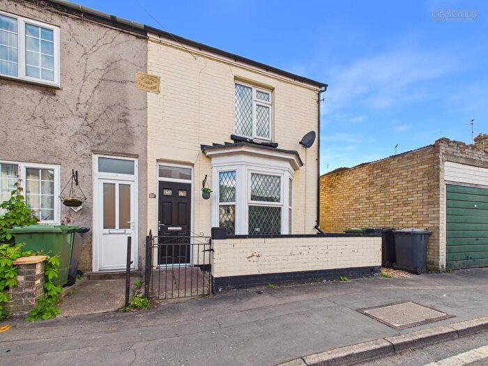 2 Bedroom Semi Detached House For Sale In New Road, Woodston, Peterborough, PE2