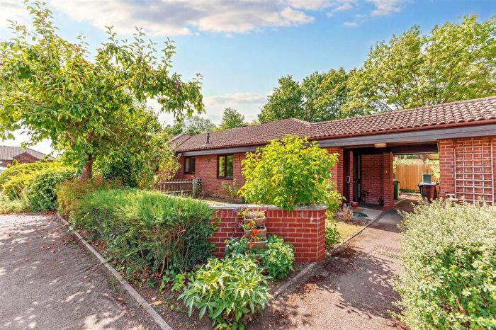 1 Bedroom Detached Bungalow For Sale In Knights Lane, Tiddington, CV37