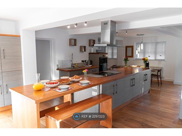 3 Bedroom Detached House To Rent In Southampton, Southampton, SO16