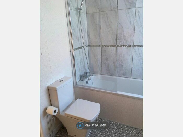 2 Bedroom Flat To Rent In Grosvenor Road, Weymouth, DT4