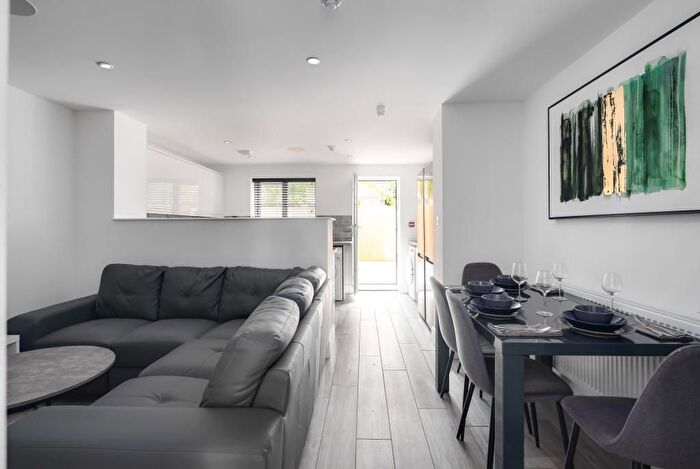 5 Bedroom Semi-Detached House To Rent In Wellington Avenue, Liverpool, L15