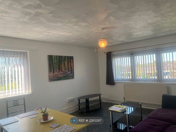 2 Bedroom Flat To Rent In Mulberry Court, Salford, M6