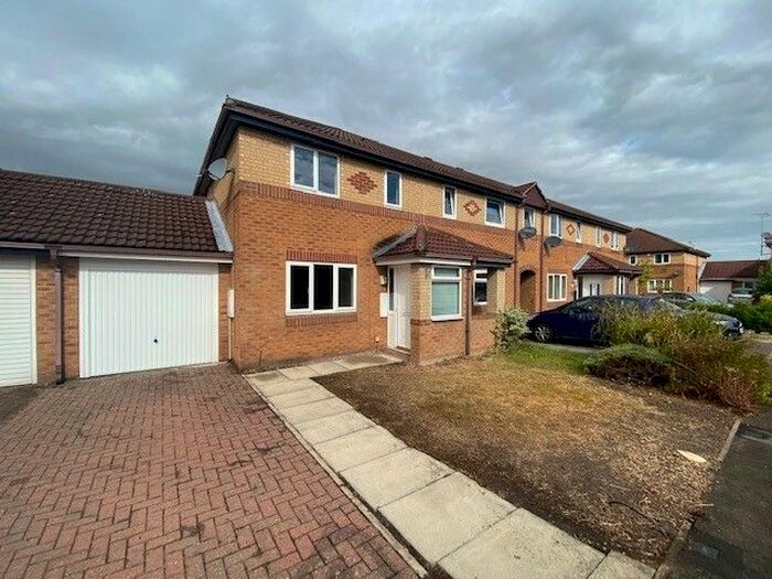 3 Bedroom Semi-Detached House To Rent In Redmires Close, York, YO30