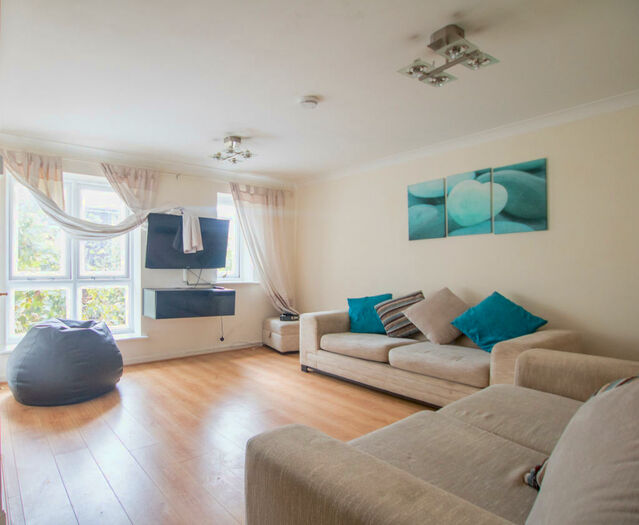 2 Bedroom Apartment To Rent In Wesley Avenue, E16