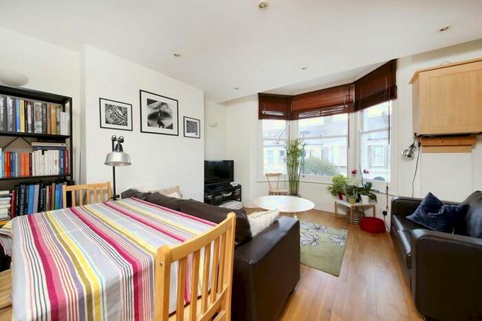 2 Bedroom Flat To Rent In Narbonne Avenue, London, SW4