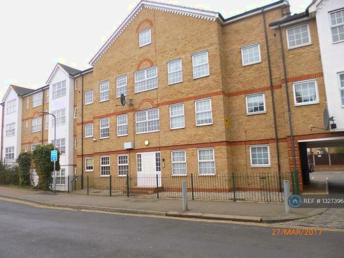 2 Bedroom Flat To Rent In Chase Court Gardens, Southend-On-Sea, SS1