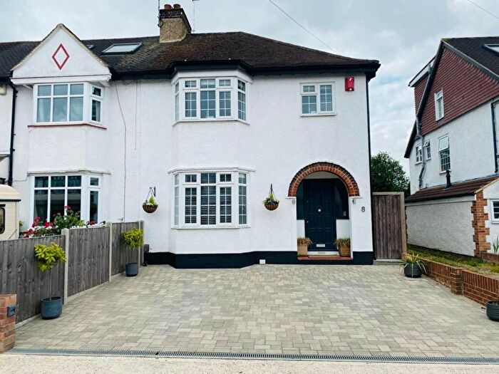 3 Bedroom Semi Detached House For Sale In Dennis Road, Gravesend, DA11