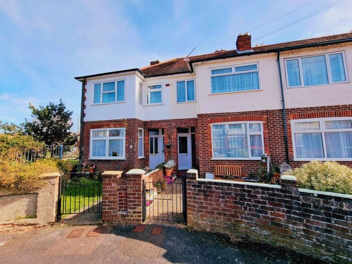 2 Bedroom Flat To Rent In Greenlea Grove, Gosport, Hampshire, PO12