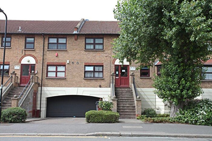 1 Bedroom Flat To Rent In Ft Coppermill Lane, London, E17