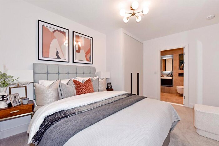 2 Bedroom Apartment To Rent In Darjeeling House, Memorial Avenue, Slough, Berkshire, SL1