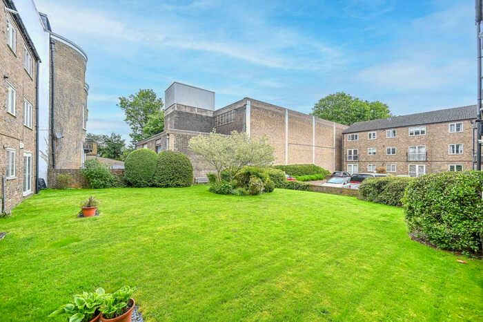 1 Bedroom Flat To Rent In St Gerards Close, Clapham South, London, SW4