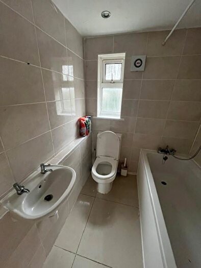 2 Bedroom End Of Terrace House To Rent In Rothwell Gardens, Dagenham, RM9