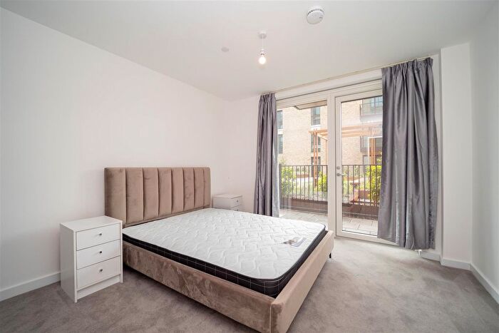 1 Bedroom Flat To Rent In Broxburn House, Bathgate Place, London, W13