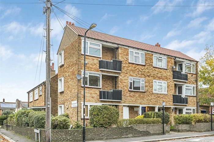 1 Bedroom Flat To Rent In St. Andrew's Road, Walthamstow, London, E17