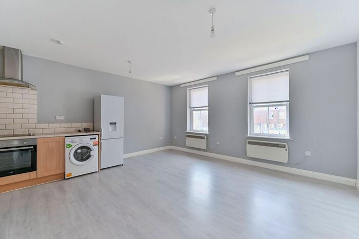 1 Bedroom Flat To Rent In Lower Road, Sutton, SM1