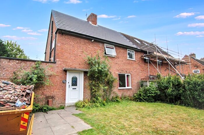 3 Bedroom Semi-Detached House For Sale In Greenfields, Stafford, ST20