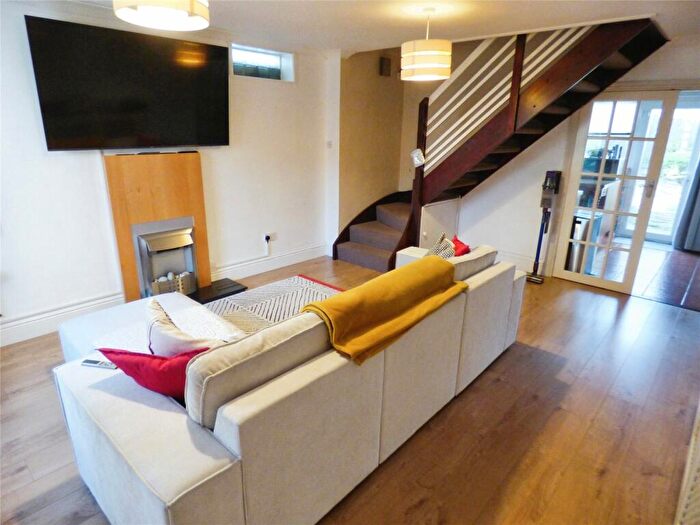 2 Bedroom Semi-Detached House For Sale In Medlar Close, Hedge End, Southampton, SO30