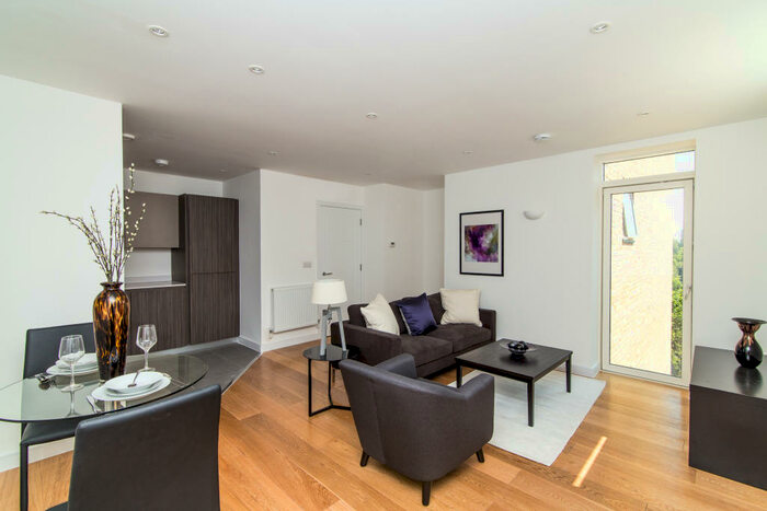 1 Bedroom Flat To Rent In Sewardstone Road, Bethnal Green, London, London, E2