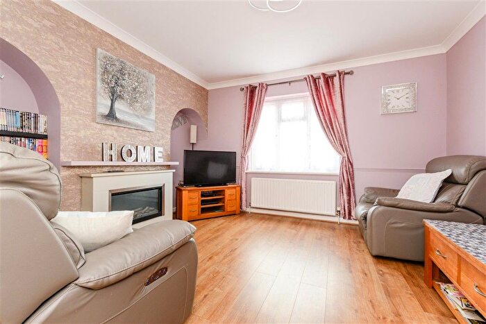 3 Bedroom End Of Terrace House For Sale In Buller Road, Chatham, Kent, ME4