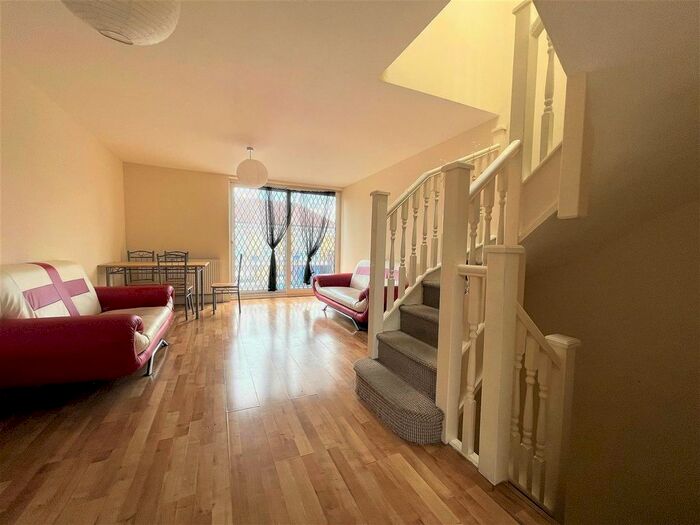 4 Bedroom Town House To Rent In The Green, London, E15