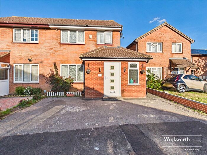 4 Bedroom Semi-Detached House To Rent In Burniston Close, Lower Earley, Reading, Berkshire, RG6