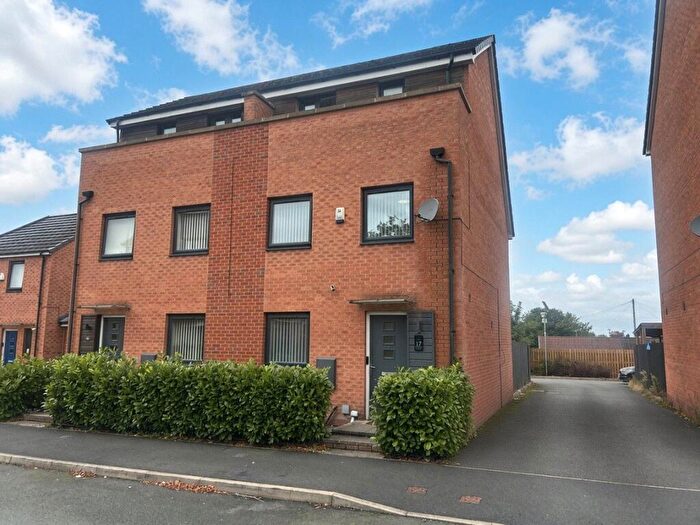 3 Bedroom Semi Detached House For Sale In Dunster Close, Chadderton, Oldham, Greater Manchester, OL9