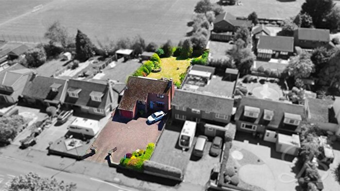 3 Bedroom Detached House For Sale In Middlecroft Road South, Staveley, Chesterfield, S43
