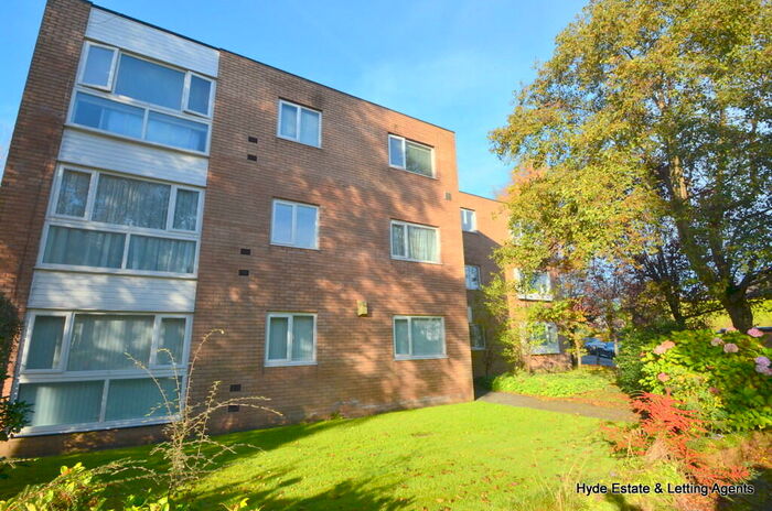 2 Bedroom Apartment To Rent In Villiers Court, North Circle, Whitefield, , Manchester, M45