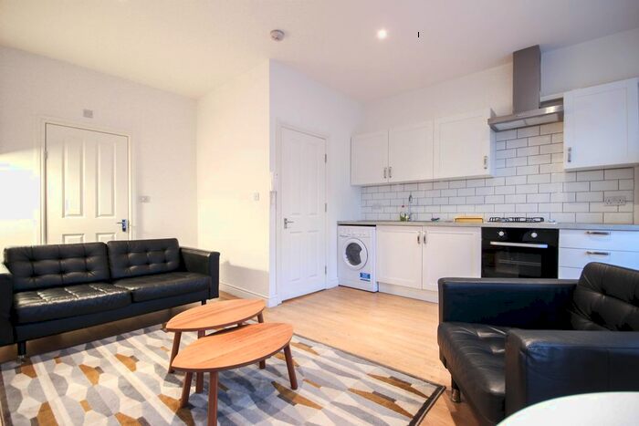 2 Bedroom Flat To Rent In Hornsey Road, London N19