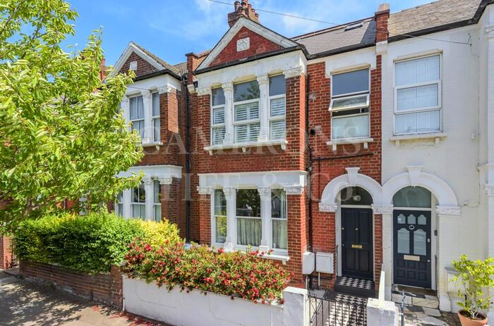 3 Bedroom Flat To Rent In Leghorn Road, Kensal Green, London, NW10