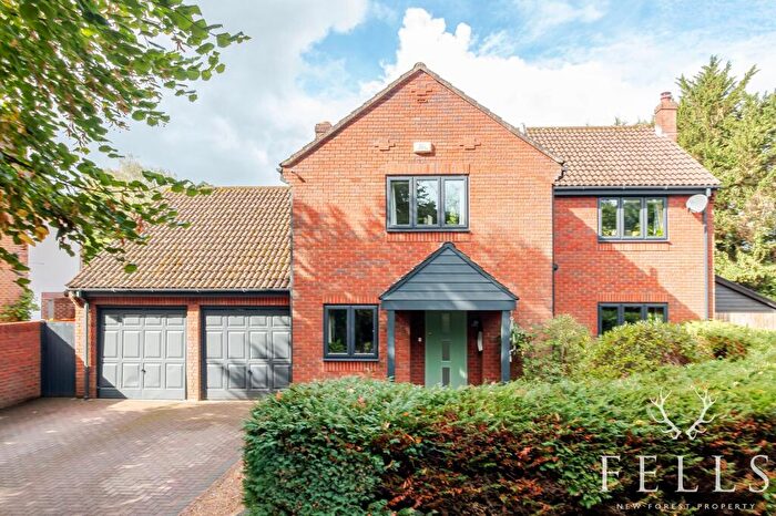 4 Bedroom Detached House For Sale In Avon Park, Ringwood, BH24